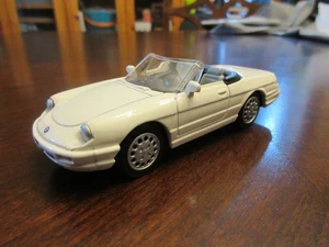 1:43 New Ray 1989 Alfa Romeo Spider WHITE Convertible O Scale - Picture 1 of 8