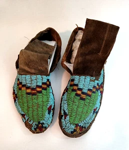 Native American Antique Beaded plains moccasins - Picture 1 of 6