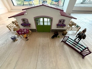 Schleich Reiterhof mit Reiterin und Pferden (42344) +  extra Pferde - Bild 1 von 4