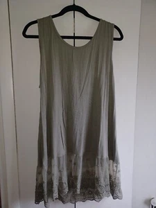 👚Oddy: Olives Damen-Tanktop mit besticktem Spitzensaum Größe: 2x - Bild 1 von 4