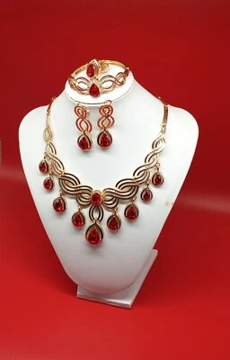 Juegos de joyas de oro rosa de 18 quilates Foto 1 de 3