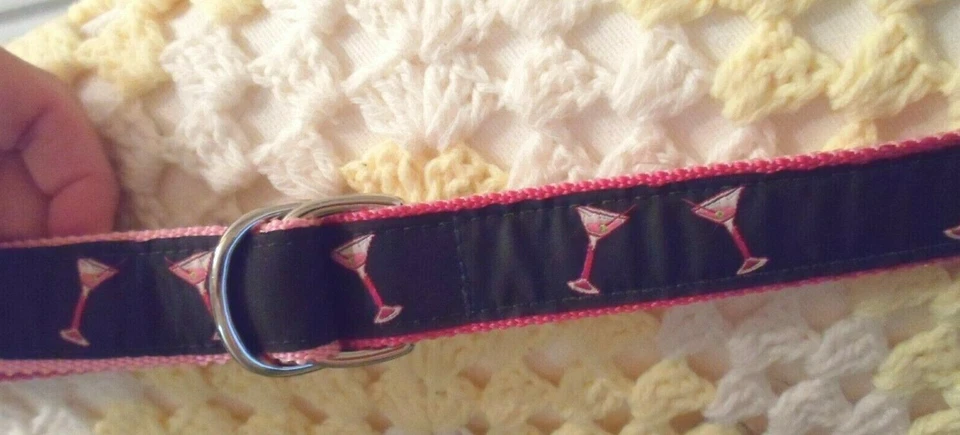 Cinturón de cócteles Eliza B de Leather Man Martini negro/rosa con hebilla plateada GRANDE Foto 1 de 4