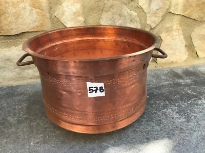 Contenitore in rame ideale come portavasi portapiante sbalzato e lavorato a mano - Immagine 1 di 3