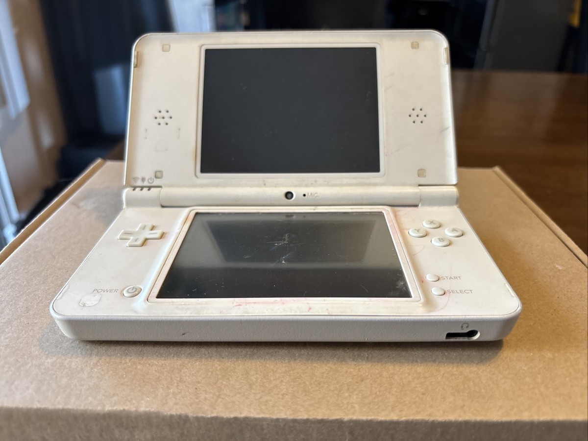 DSi 白 ニンテンドーDSi：カラーバリエーション