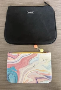 NEU Philosophy in schwarz mit lila Futter und IPSY Kosmetiktaschen - Bild 1 von 3
