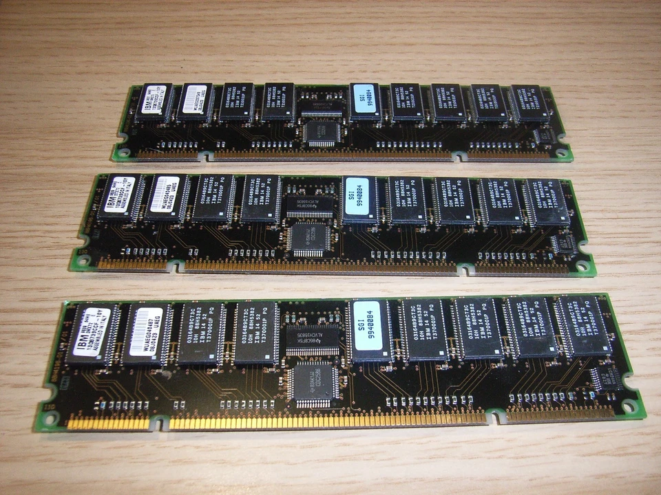 3 x IBM 1308739CCF-10Y RAM 64MB= 192 MB 8Mx72 SDRAM SGI 9940084 SGI OCTANE - Bild 1 von 4