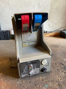 Ladegerät einzeln NiCd 4,8 Volt für Batterie (Bastler,Schweiz, Batterieladegerät - Bild 1 von 12