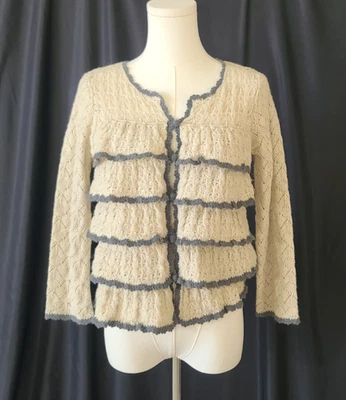 Cardigã Anthropologie Odd Molly Y2K lã off white cinza malha aberta crochê pequeno - Imagem 1 de 4