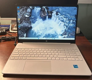 HP 15s-fq2163ns 15,6" FHD Laptop i3-1115G4 8GB RAM 256GB SSD W11H - hiszpański KB - Zdjęcie 1 z 22