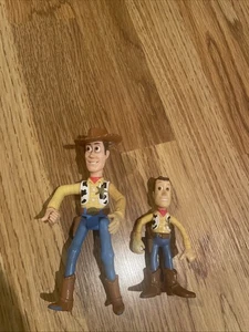 Zwei Disney Pixar Toy Story Woody Actionfiguren beweglich - Bild 1 von 5