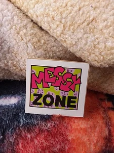 Adesivo Messy Zone - Foto 1 di 5