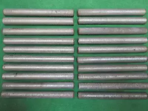 24 PIECE 5/8" x 6" FULLY THREADED ROD STUD BOLT STEEL LENGTHS 5/8-11 THREAD ZINC - Foto 1 di 1