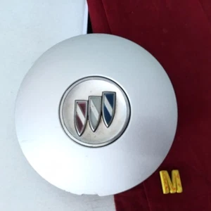 #M (1) 97-05 Buick Allure Regal Lacross Century  SILVER Center Hub Cap 10254321 - Picture 1 of 4