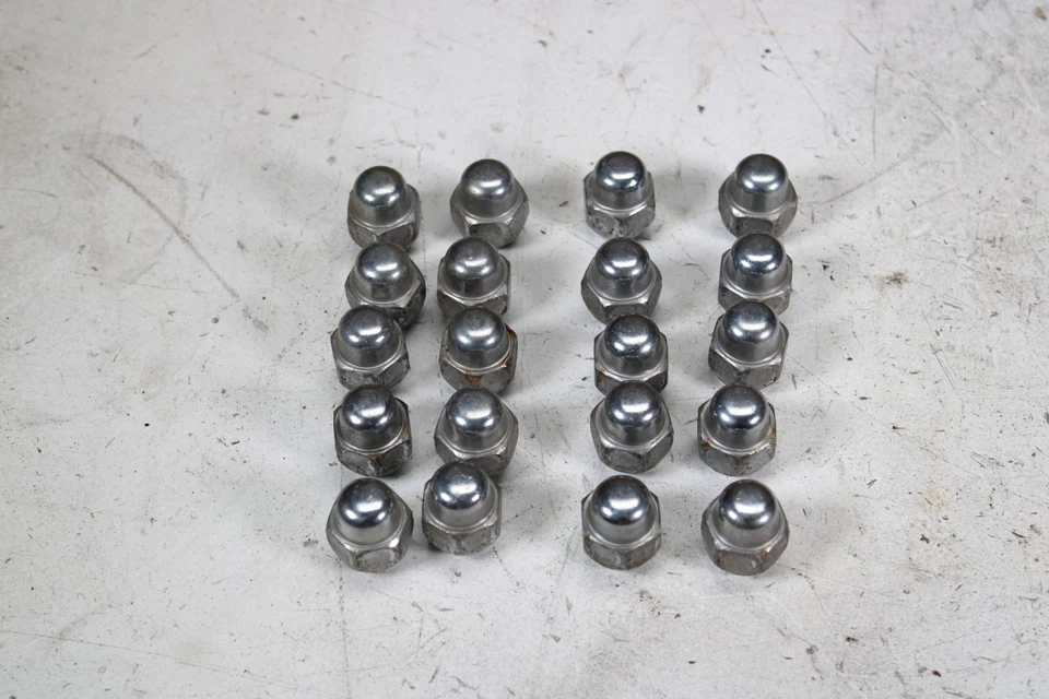 现代 Genesis Coupe 2009 - 2014 年轿车工厂原始设备制造商凸耳螺母凸耳套装 4 轮圈 — 第 1/2 张图片