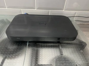 Sky Q 1TB Box ES340A-d8 Receiver HDMI Unit Only - No Cables or Remote - Afbeelding 1 van 5