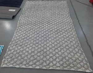 SILVER / IVORY 5'-0" x 8'-0" Flaw in Rug, Reduced Price 1172775771 NAT404G-5 - Picture 1 of 4