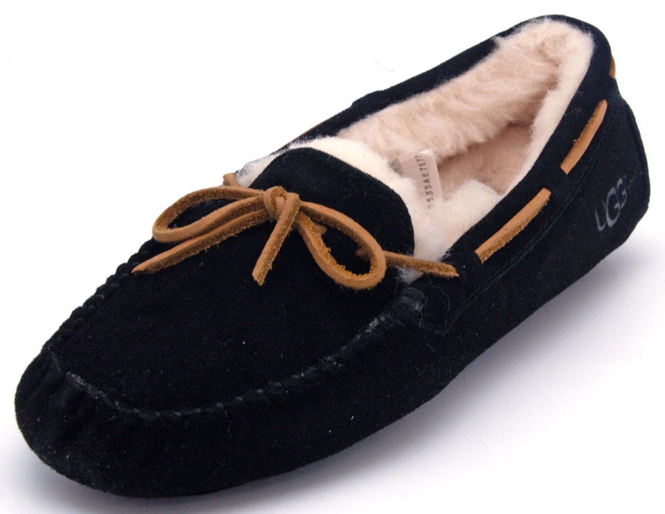 UGG Women's Dakota Moccasin Black,6 B(M) US