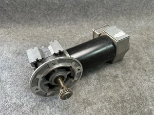 LENZE SSN40-1PVAL-063C21 Motor + SSN40-1FVAL Getriebe I= 80,00 - Picture 1 of 11
