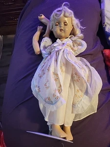 Muñeca vintage, posiblemente años 20 necesita ser ensartada - Imagen 1 de 1