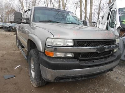 Brazo de control inferior inferior delantero izquierdo usado se adapta a: Chevrolet Silverado 250 2001 Foto 1 de 4