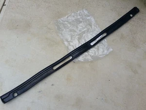 Toyota FJ40 FJ45 HJ45 HJ47 BJ40 bottom of windscreen to tub seal NEW - Picture 1 of 3