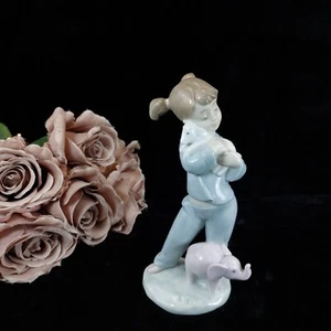 Estatuilla retirada encantadora NAO de Lladró niña con elefante (1980) estantería figura - Imagen 1 de 17