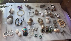 Lot vintage to now lot of ready to wear earrings - Picture 1 of 9