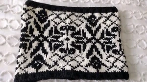 Old Navy Knit Infinity Circle Scarf, Black White Fair Isle EUC Warm Free Ship - Picture 1 of 4