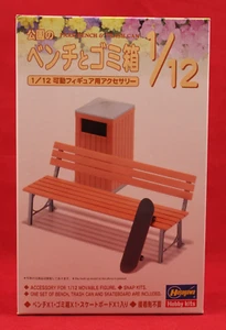 Hasegawa Parkbank & Mülleimer Kunststoff Modellbausatz 1/12 Maßstab Actionfigur Set - Bild 1 von 7