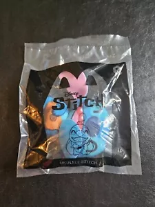 Juguete de peluche McDonald's Happy Meal Disney - #5 puntada de ukelele - sin abrir - 2024 - Imagen 1 de 2
