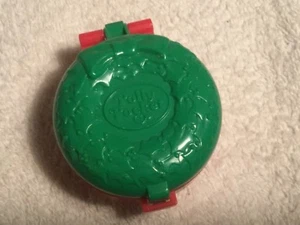 Vintage Polly Pocket Wreath 1993 McDonalds Holiday Toy Home Wreath - Picture 1 of 7