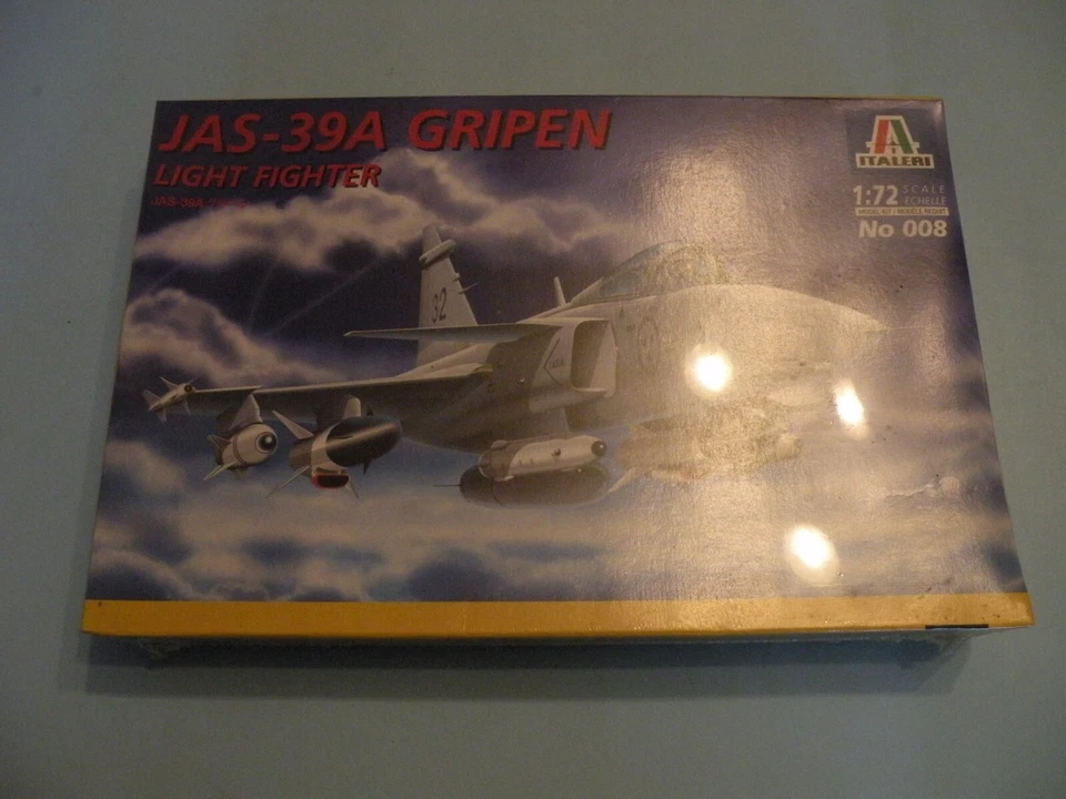 ITALERI JAS-39A GRIPEN LIGHT FIGHTER NUOVO/NEW/BLISTERATO/SIGILLATO/SEALED - Immagine 1 di 1