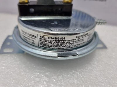 Cleveland Controls RFS-4200-004 Liebert Pressure Switch P/N B02-0190 - Image 1 of 4