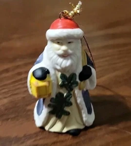 Ornamento Babbo Natale in porcellana dipinto con lanterna vintage - Foto 1 di 7