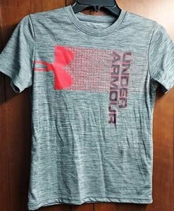 Under Armour Jungen Crossfade Kurzarm T-Shirt Stealth Grau-Medium-Flaw - Bild 1 von 4