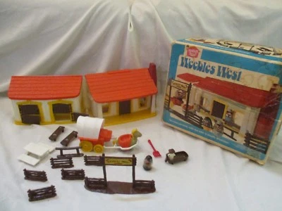 Lote de caja de colección 1974 Hasbro Weebles West Cowboy Ranch Western Cowboy Horse Barn Foto 1 de 4