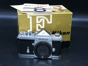 [COMO NUEVO] Cuerpo de cámara Nikon F temprano #645xxxx con caja y libros a juego. - Imagen 1 de 8