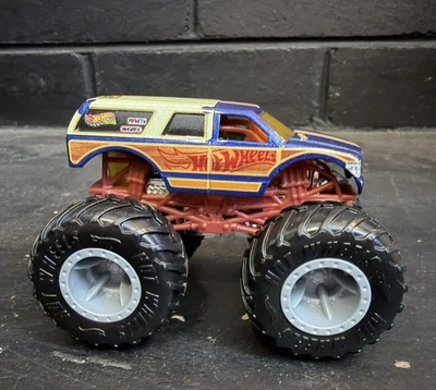 Monster Truck Monster Jam Town Hauler 1:64 2025 Hot Wheels Foto 1 de 4