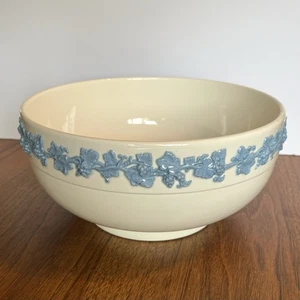 Vintage Wedgwood Queensware Lavendel auf Creme große Servierschüssel 9" blau geprägt - Bild 1 von 9