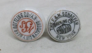 Dos tapones antiguos de botellas de cerveza de porcelana de Nueva York: F & M Schaefer & Brooklyn B - Imagen 1 de 6
