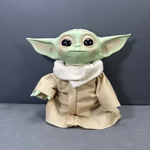 Hasbro Star Wars Mandalorian Baby Yoda Grogu Il Bambino Parlante Funziona - Foto 1 di 9