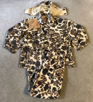 VTG Winchester Men's Camouflage Hunting Suit - Jacket & Pants - Size Medium - Image 1 of 4