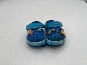 Zueco clásico Baby Shark Crocs azul niño pequeño talla 7 - Imagen 1 de 6