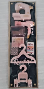 Rainbow High Victoria Whitman Puppenzubehör Nähmaschine Telefon Neu - Bild 1 von 4
