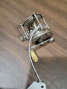 Vintage 80 Yd Hendryx Casting Non Levelwind Fishing Reel - Picture 1 of 4