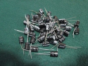 Lot of 45 Pieces Jackcon Capacitors 680uF 6.3 v 8mm x 13.4mm - Picture 1 of 7