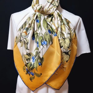 RARE VINTAGE HERMES Silk Scarf "Au Coeur des Bois" Carre 90 by Zoe Pauwels - Picture 1 of 16