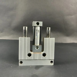 PHD GRC141-2-0001 PINZA PNEUMATICA ($275 OBO) - Foto 1 di 5