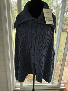 Aran Crafts Poncho Pullover Zopfmuster Wasserfallausschnitt Damen Merinowolle mit Knöpfen " - Bild 1 von 5