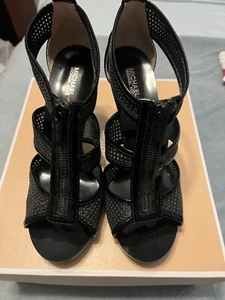 Michael Kors Berkley T-Riemen Reißverschluss schwarz schimmernde Absätze Größe 8 - Bild 1 von 14